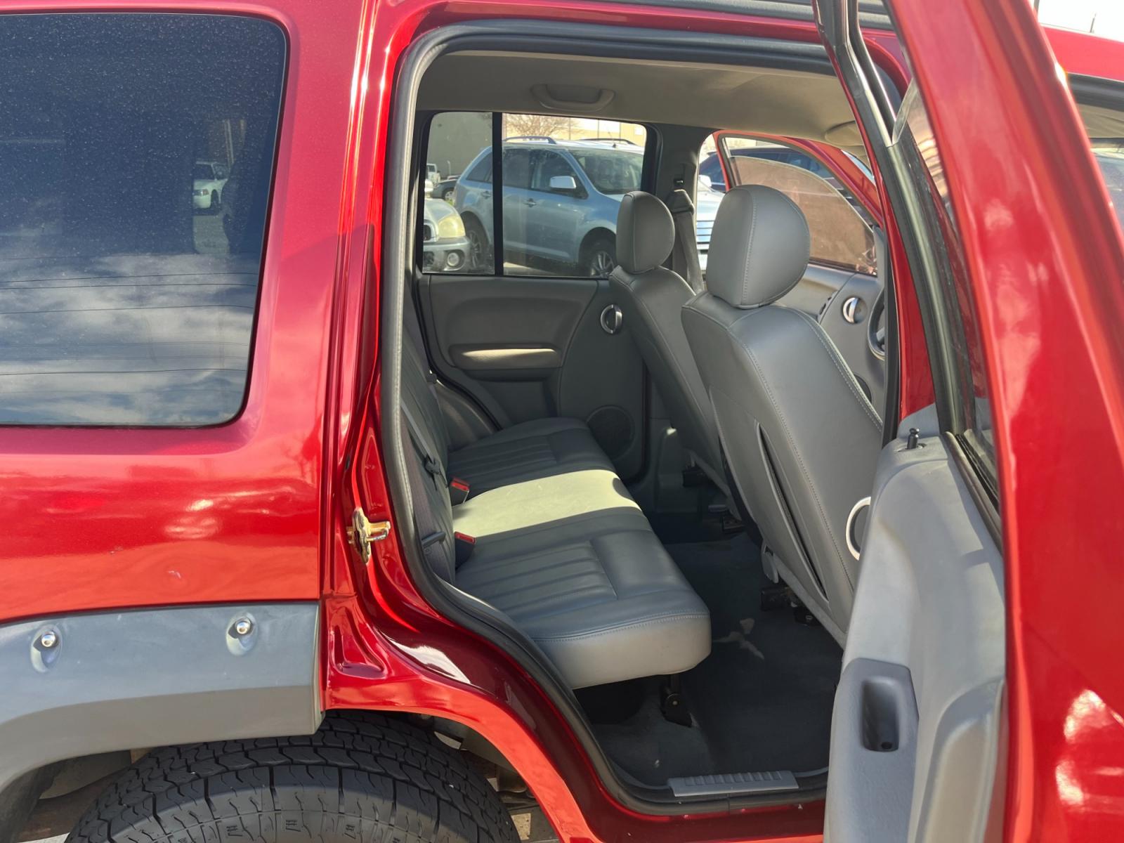 2006 red /black Jeep Liberty Renegade 2WD (1J4GK38K16W) with an 3.7L V6 SOHC 12V engine, Automatic transmission, located at 14700 Tomball Parkway 249, Houston, TX, 77086, (281) 444-2200, 29.928619, -95.504074 - Photo #12